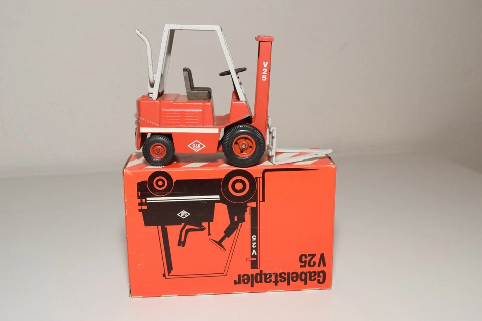 A31 1:25 NZG N.Z.G. 173 O&A V25 CARRELLO ELEVATORE CARRELLO ELEVATORE ROSSO B... - Immagine 4 di 4