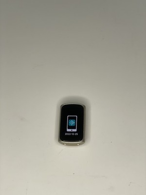 Fitbit Charge 5 Aktivitätstracker - Mondweiß/Edelstahl Softgold