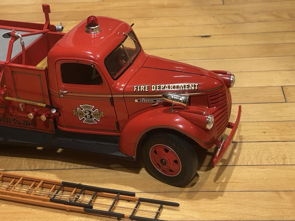 Highway 61,1/16 比例 1941 GMC Pumper 消防车,红色,细节特别 — 第 2/4 张图片