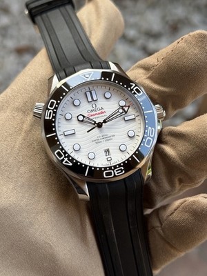 Omega Seamaster Diver 300m White Stainless 42mm 2025