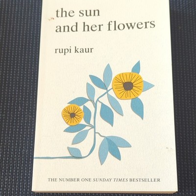 Simon + Schuster UK, The Sun and Her Flowers   Rupi Kaur (Engl., TB, 2017)