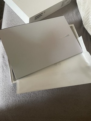 Samsung Galaxy Book Ion 13,3 Zoll, i5 256 GB SSD, 8GB RAM  Notebook Laptop