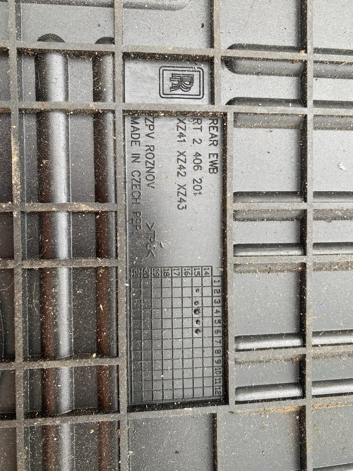 Juego de alfombrillas de goma negras traseras Rolls Royce Silver Spur Spirit de fábrica para todo tipo de clima OE Foto 3 de 4