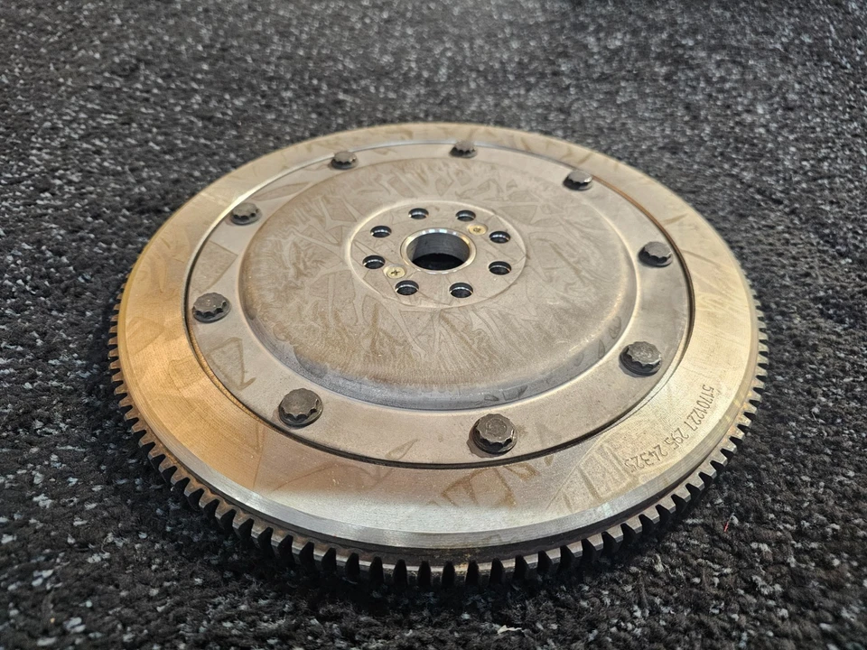 Volante de inercia de masa única LuK LFW448 para Subaru Outback Subaru Legacy 2010-2012 Foto 4 de 4