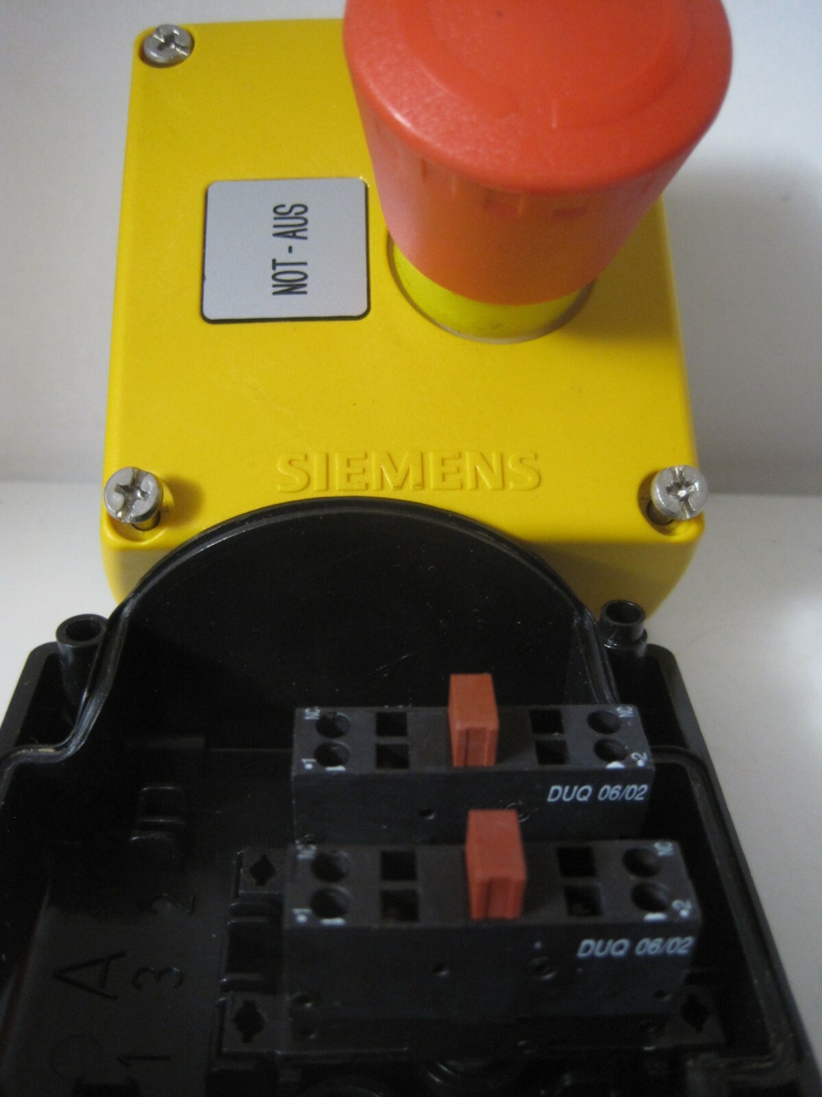 SIEMENS Not-Aus-Taster Not Aus Taster im Gehäuse 3SB3801 3SB3801-0DG3 ...