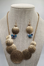 Elegant Gold Tone Disk Necklace and Earrings set te01