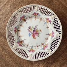 Schumann Bavaria Chateau Reticulated Dresden Flowers 8 3/4" plate Vintage Floral