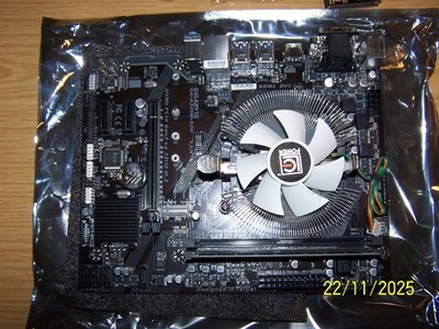 Gigabyte GA-A320M-S2H Motherboard AMD A320, Prozessor Kühler und 8GB Speicher