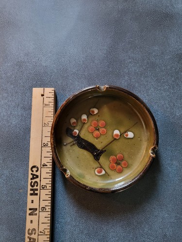 Vintage MCM Ceramic Ashtray, Moss Green with Berries, 5" Diameter / 3 Slot - Picture 8 of 9