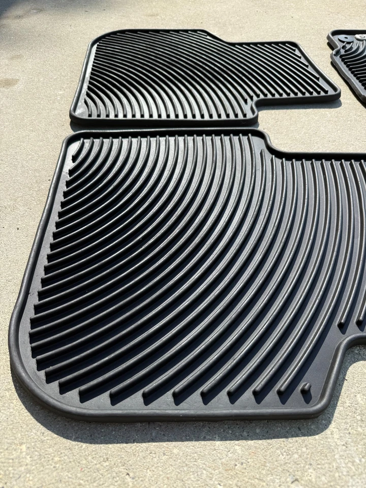 Alfombrillas para todo tipo de clima OEM VOLKSWAGEN PASSAT EDICIÓN WOLFSBURG 561.061.550.C.041 Foto 2 de 4