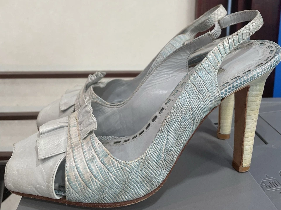 Manolo Blahnik Light Blue Leather 4” Heels Slingback Stiletto Open Toes Size 37 - Image 2 of 4