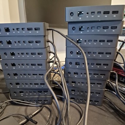Microsoft Surface Pro Dock 1 - ohne Netzteil.