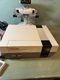 Nintendo NES Deluxe Set System Console w/ Rob the Robot in Box