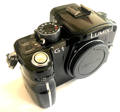 Panasonic LUMIX DMC-G1 12.1MP Body Black w/ Charger Japanese