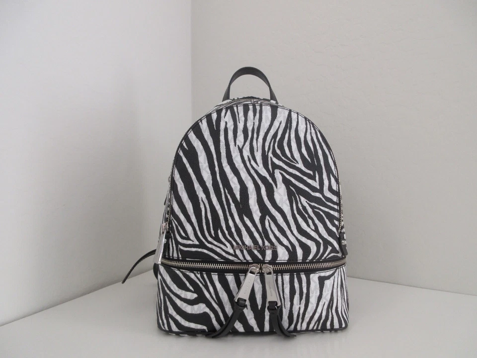 MOCHILA MEDIANA NUEVA CON ETIQUETAS AUTÉNTICA MICHAEL KORS RHEA CREMALLERA ESTAMPADO CEBRA - $328
