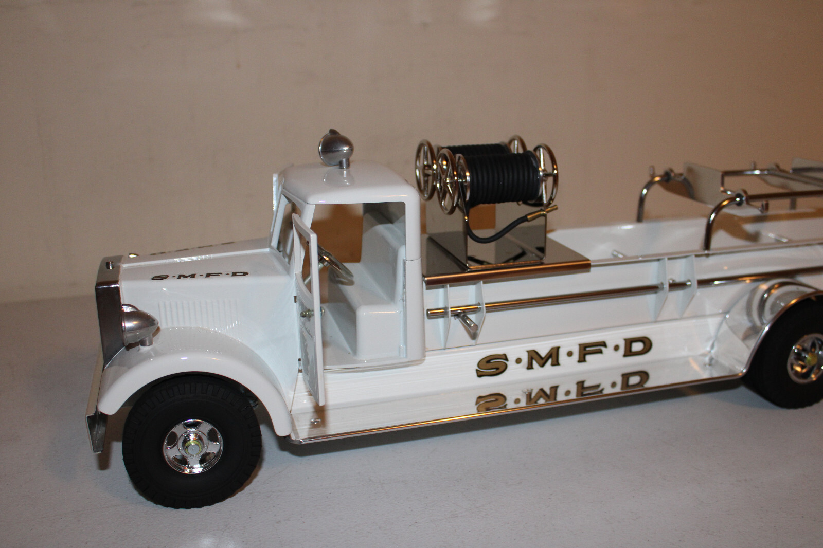 Smith Miller SMFD White Ladder Truck H011/175 Stock #1267 | eBay