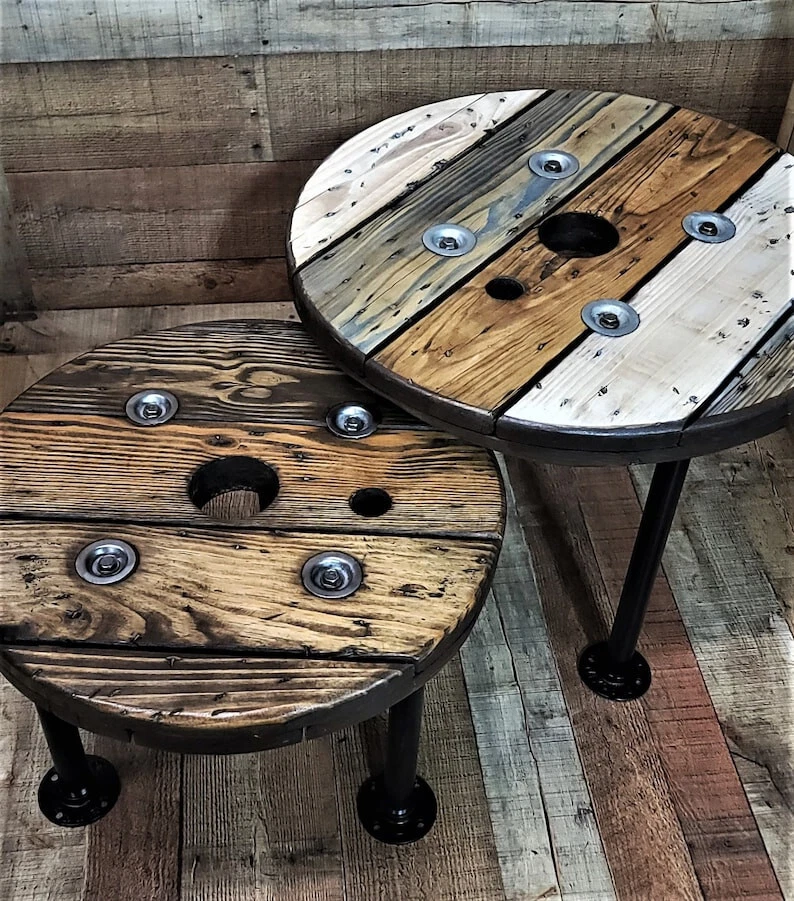 Деревянный катушечный стол Farmhouse 36 дюймов - шпильки и ножки для труб - круглый кофейный конец - Изображение 4 из 4