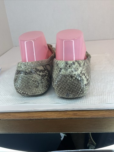 Mocasín Isaac Mizrahi Live Python de cuero en relieve talla 9. M - Imagen 10 de 10