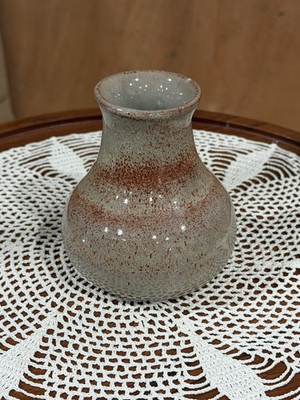 #ad Pine Ridge Sioux Dakota Vintage Pottery Hand Made Brown White Vase Olive Cottier $99.00