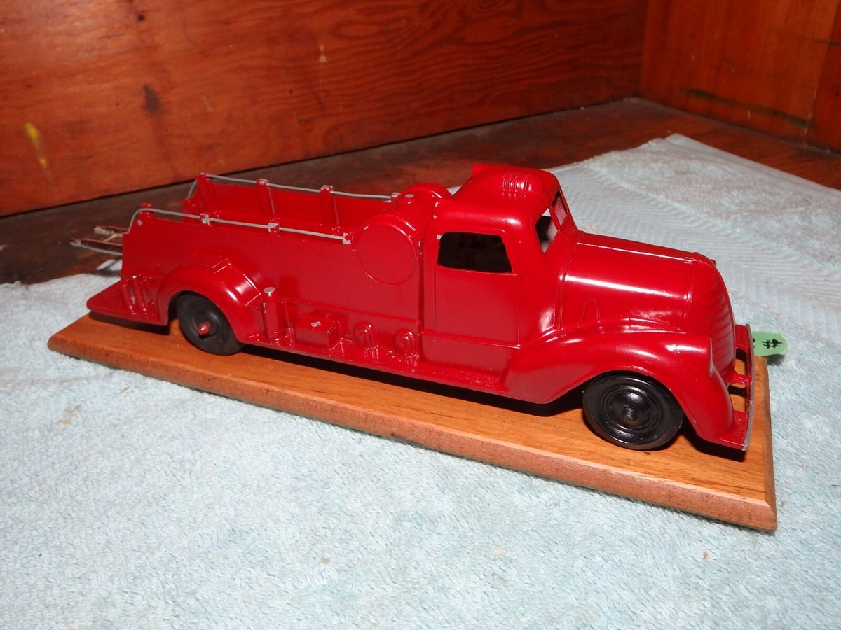 Vintage 1940's Die-Cast 11” Hubley Kiddie Toy Fire Truck 11