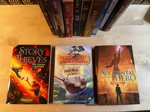 Mixed Lot of Young Adult Fiction - Picture 3 of 7