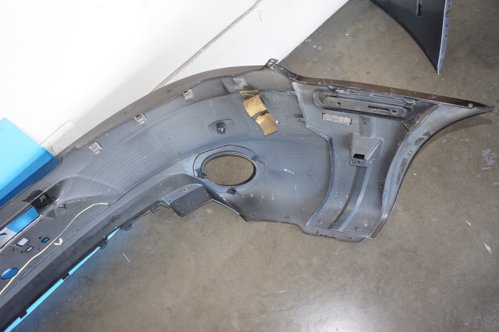2010 ASTON MARTIN RAPIDE REAR BUMPER OEM 2011 2013 2014 2015 2016 2017 PICK UP