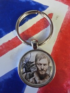 THE WALKING DEAD DARYL DIXON WALKER HUNTER RUBBER KEYRING NEW OFFICIAL MERCH