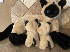 Vtg DAKIN 1982 Nature Babies SIAMESE CAT 2 Nursing Kittens Plush Mama 16  Mother