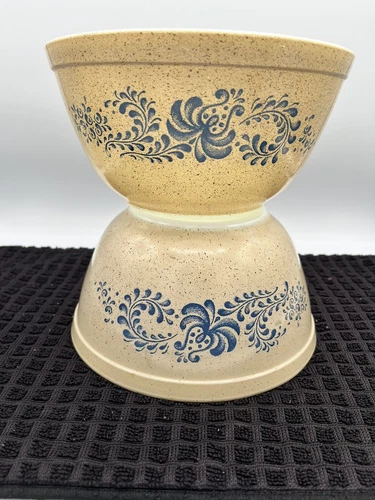 Vintage Pyrex Homestead Speckled Tan and Blue Mixing Bowl #402, 1 1/2 Qt.