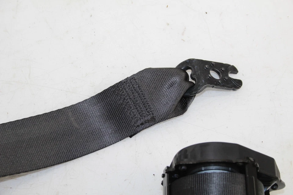 Cinturón de seguridad trasero derecho Volkswagen GTI 2015-2021 OEM FL63 Foto 2 de 4