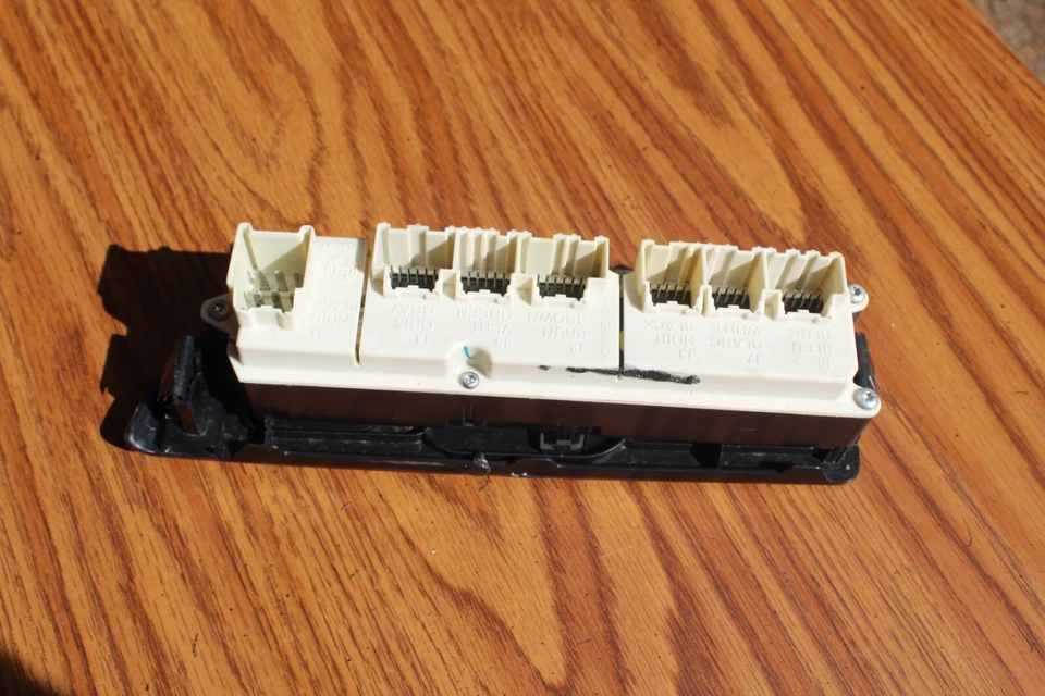 10-14 Chevy Tahoe GMC Yukon Passenger Side Door Window Lock Switch 20877339AA - Image 4 of 4