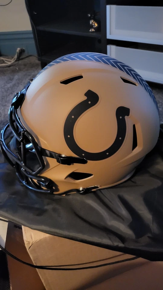 Réplica capacete Beckett QR assinado por Lenny Moore Colts F/S saudação ao serviço - Imagem 3 de 4