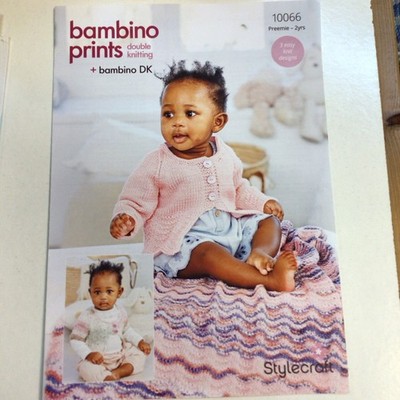 Stylecraft Bambino Prints D/K Babys Cardigan Strickmuster 10066 Größe 12-20 Zoll