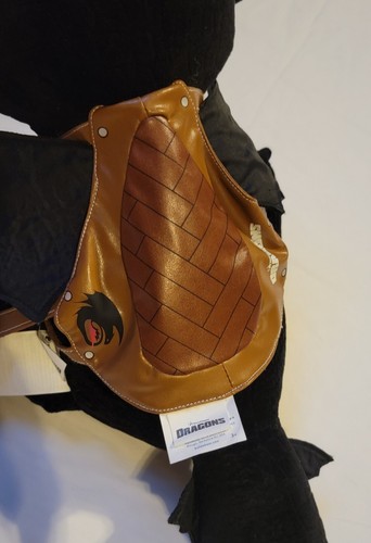 Peluche Build A Bear How To Train Your Dragon DESDENTADO 14" con alas y silla de montar - Imagen 6 de 16