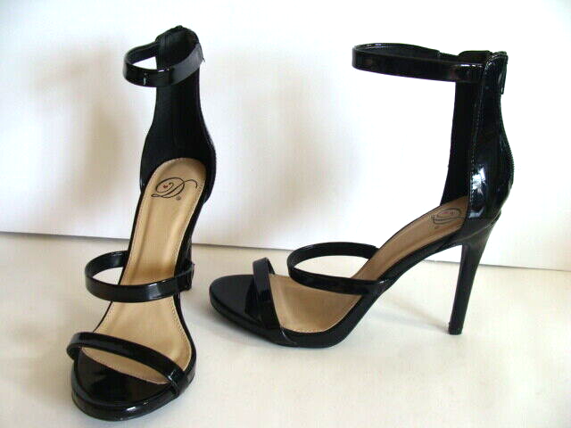 Heart in D Brand ~ Women's Size 7.5 ~ Black ~ 4.1/4 Heart in D Brand ~ Women's Size 7.5 ~ Black ~ 4.1/4