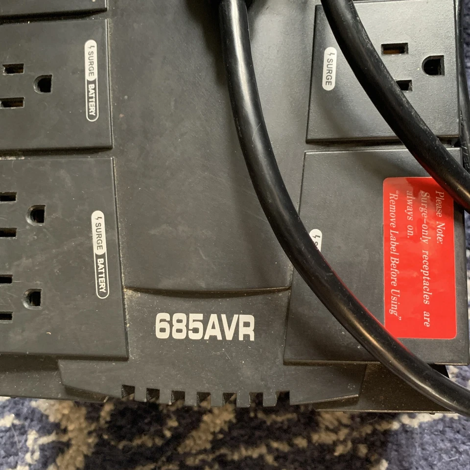 Nuevo sistema de protección contra sobretensiones CyberPower CP685AVRG UPS batería de respaldo 685VA 390W Foto 4 de 4