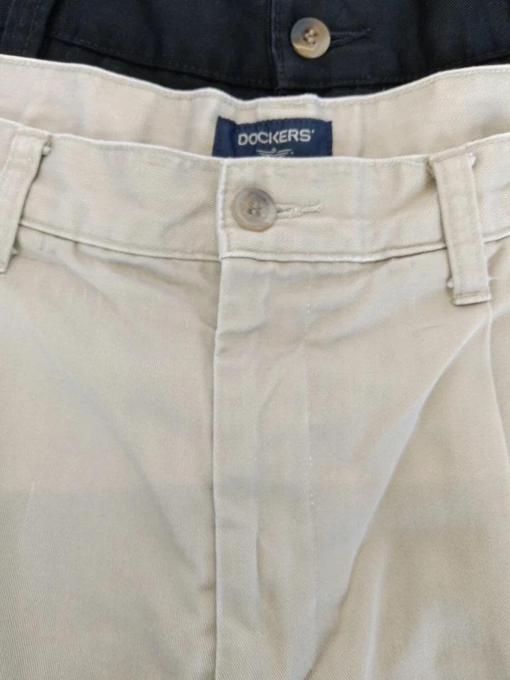 Лот из 3 Dockers мужские шорты слоновой кости (размер 32), черный (размер 33), желтовато-коричневый (размер 34) - Изображение 2 из 4