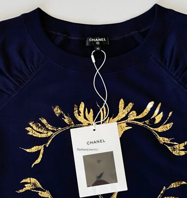 NWT $1200 FABULOUS CHANEL 18C 2018 RUNWAY NAVY GOLD CC TOP SHIRT