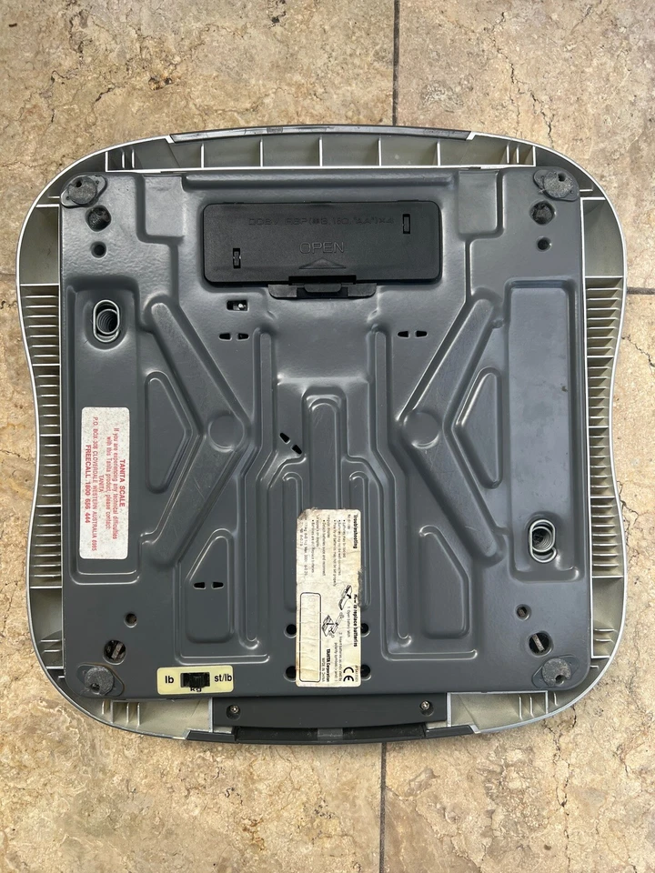 BALANZA DE PESO COMPOSICIÓN HIDRATACIÓN GRASA CORPORAL DIGITAL PROFESIONAL TANITA UM-018 Foto 2 de 2