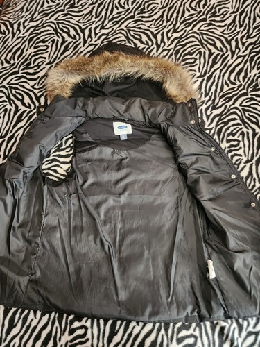 Old Navy puffer vest with fur hood - Picture 5 of 7