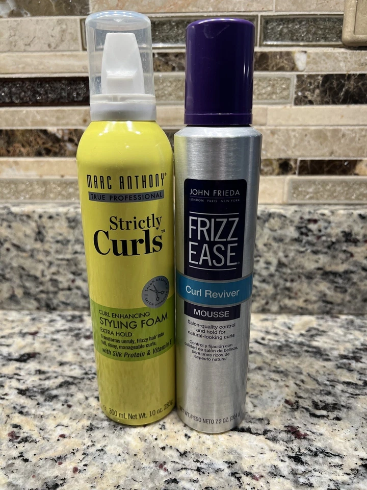 Lote Marc Anthony Estrictamente Rizos Espuma Mejora del Rizo + Mousse Frizz Ease Foto 2 de 4