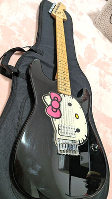 Squier Hello Kitty Stratocaster Black Large Head Vintage Rare Guitar 2005 Japan