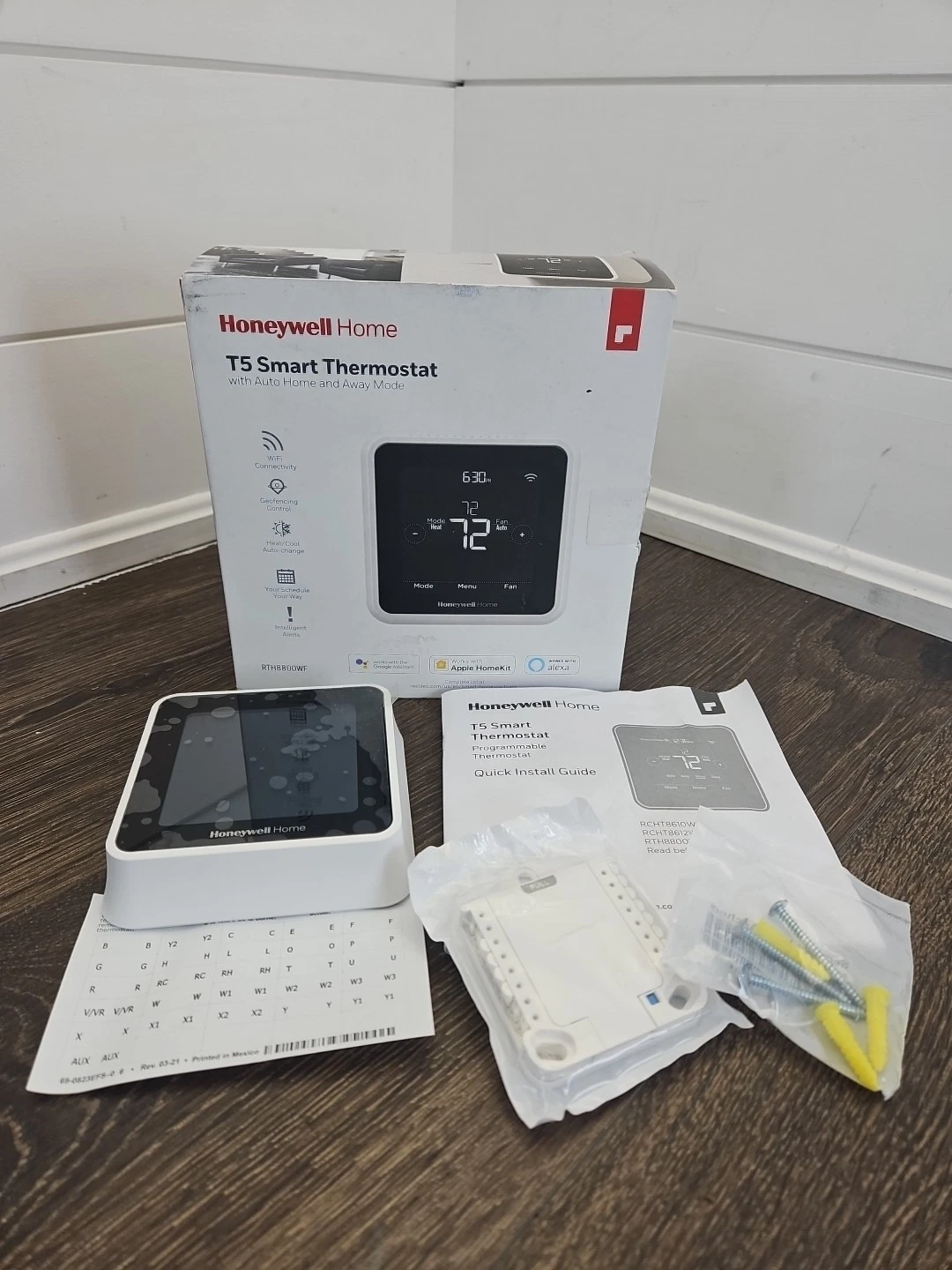 Honeywell Home Intelligent T5 Smart Thermostat w/ Mount (RTH8800WF) White