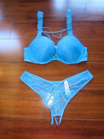 VICTORIA'S SECRET ~ NWT! 36B 34C M ~ VERY SEXY Push-UP Bra STRING Panty SET c60