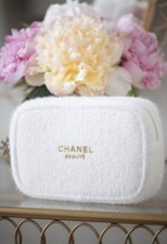 GWP Chanel Beaut  2024 Holiday Makeup Pouch W/Box  Unbranded chain