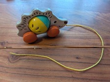 Ikea Uppsta Nachziehtier Igel mit Rasselball Babyspielzeug Holzspielzeug
