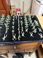 lot of 65 plus vintage toy soldiers pre 1970 all in great shape