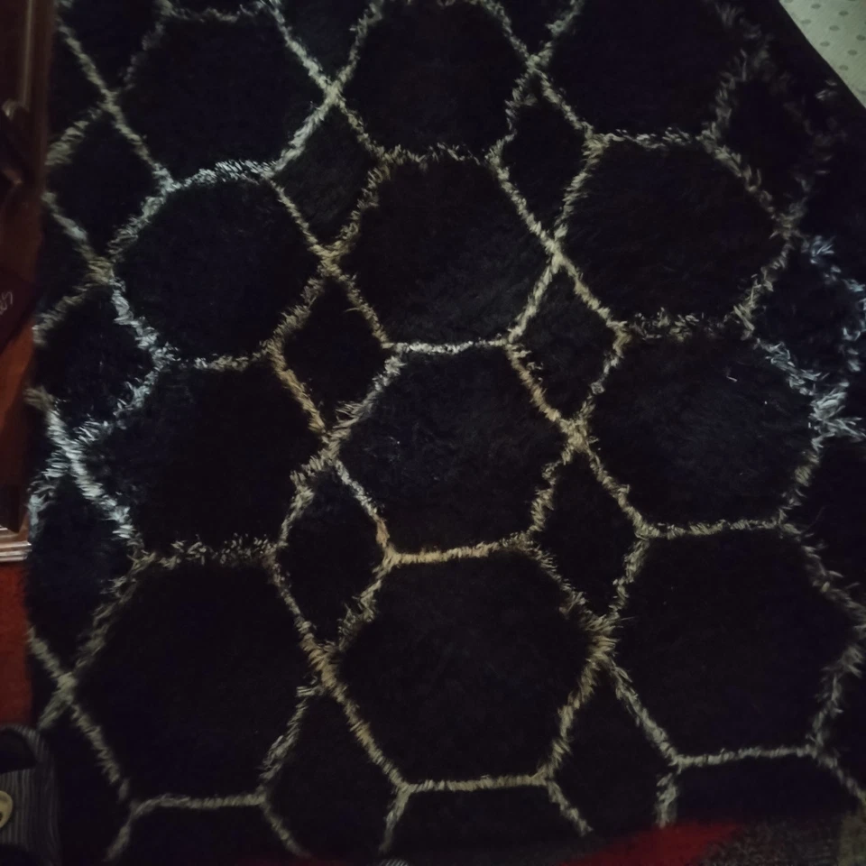 Black And White Rug 6' X 7' X ½" Thick - Image 2 of 3