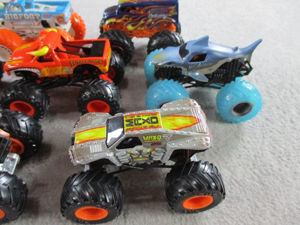 Monster Trucks Lote de 7 Max D Bigfoot Loco Punk Tigre Tiburón Megalodon El Toro Foto 4 de 4