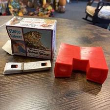 11 Wonders of the Animal World Color Slides & Stereo Viewer Vintage